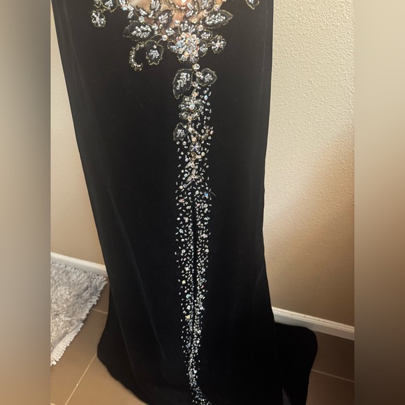 THE CROWN COLLECTION evening gown black sequined gold size 4 formal EUC Pageant - Picture 12 of 17